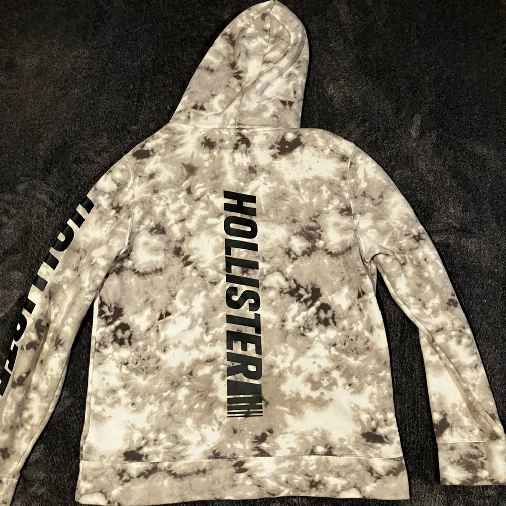 Hollister Branded White/Black Hoodie - Picture 3 of 3